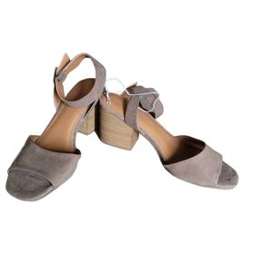 Universal Thread Women's Megan Microsuede Quarter Strap Heeled Pump Sandals 9.5